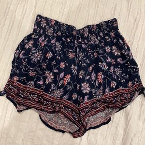 Hollister printed loose fit shorts